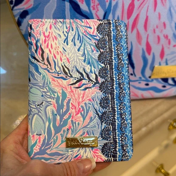 NWT Lilly Pulitzer Carry-On Luggage Set, Kaleidoscope 5 Piece Set, So Beautiful - Picture 14 of 16